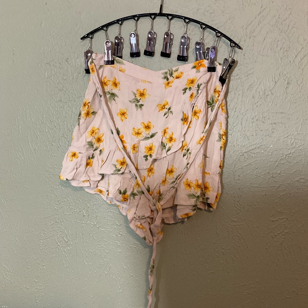 American Eagle Outfitters Cream Floral Tie-Front Skort with Yellow Flowers